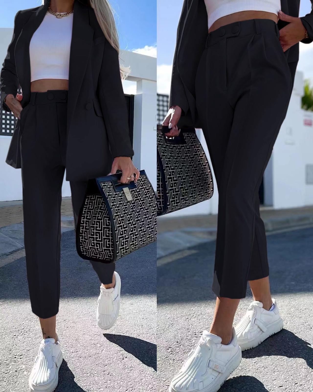 Tailleur Elegance Comfort – Stile raffinato e comodità per ogni occasione