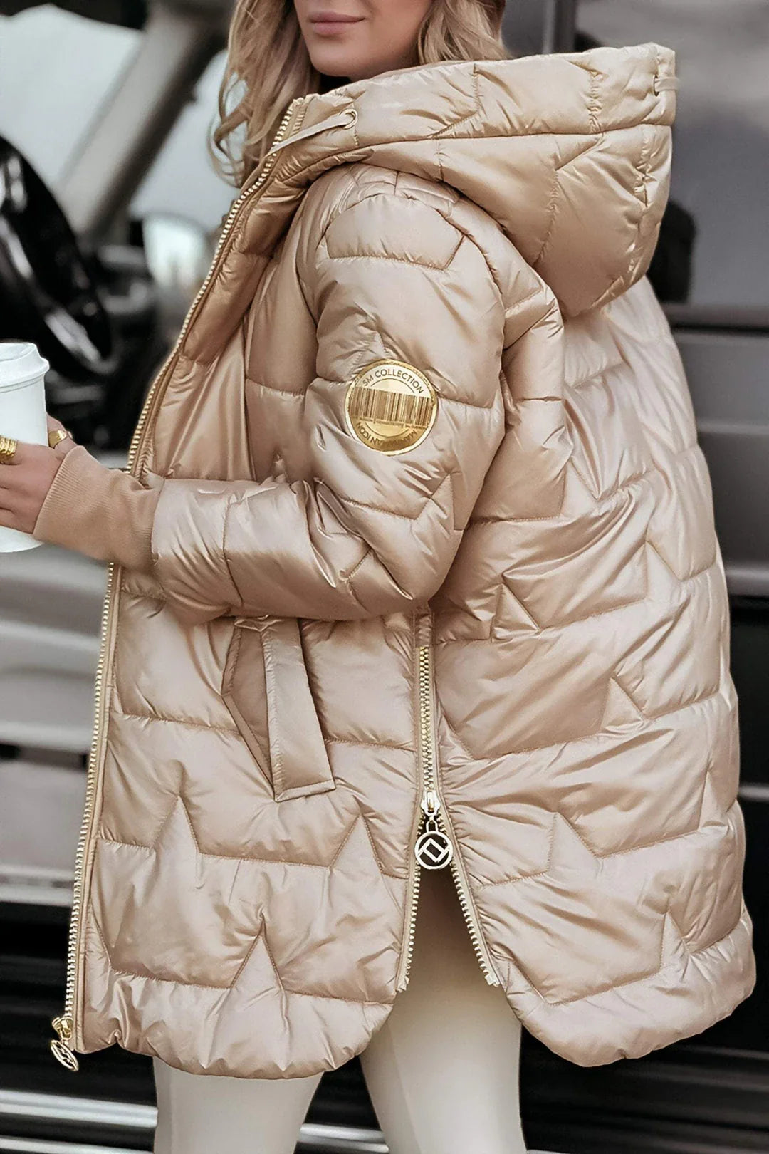 Piumino Lungo Trapuntato Donna con Cappuccio – Elegante, Caldo e Slim Fit | Collezione Inverno