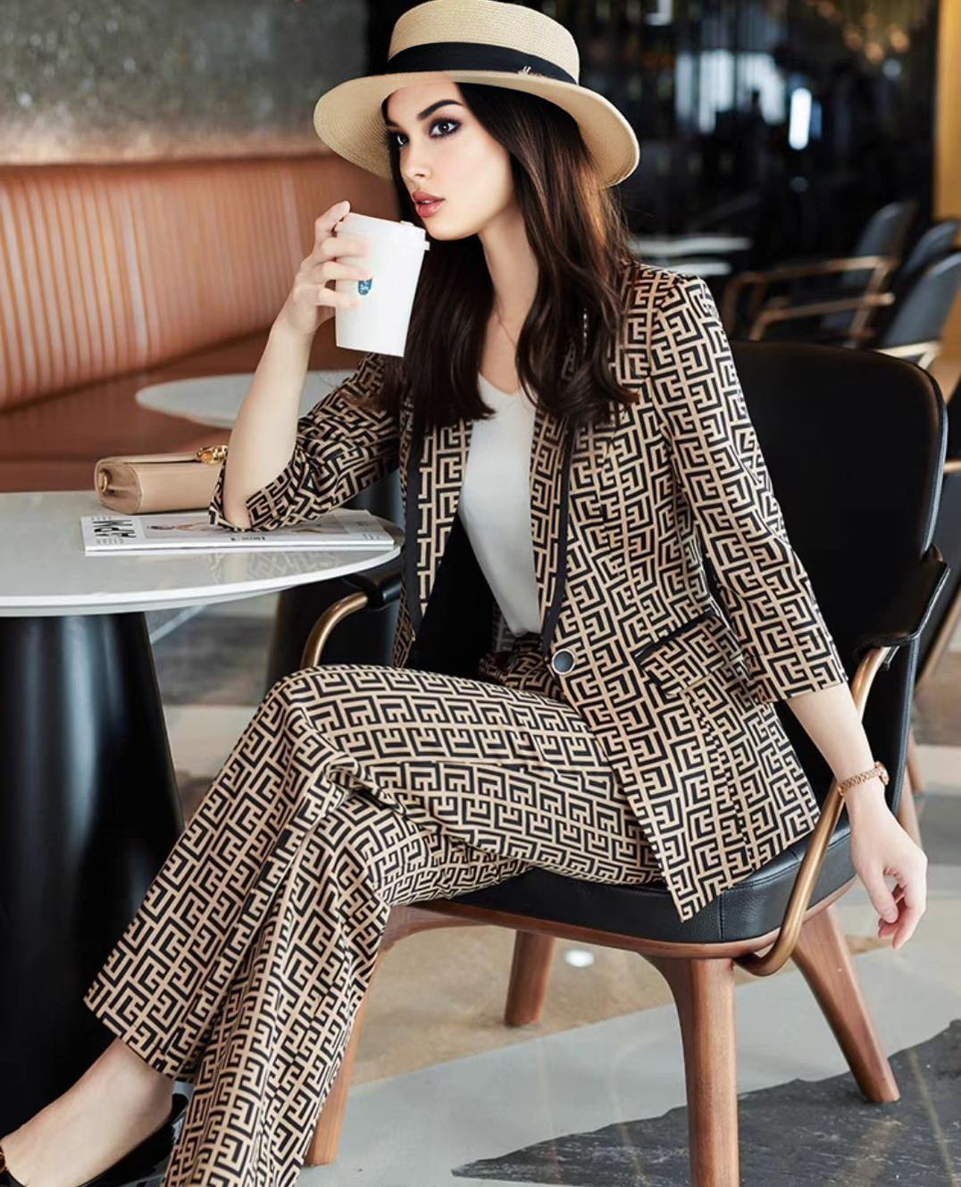 Tailleur Modello SHAIL tutte le taglie disponibili dalla 36 alla 60, Made in Italy