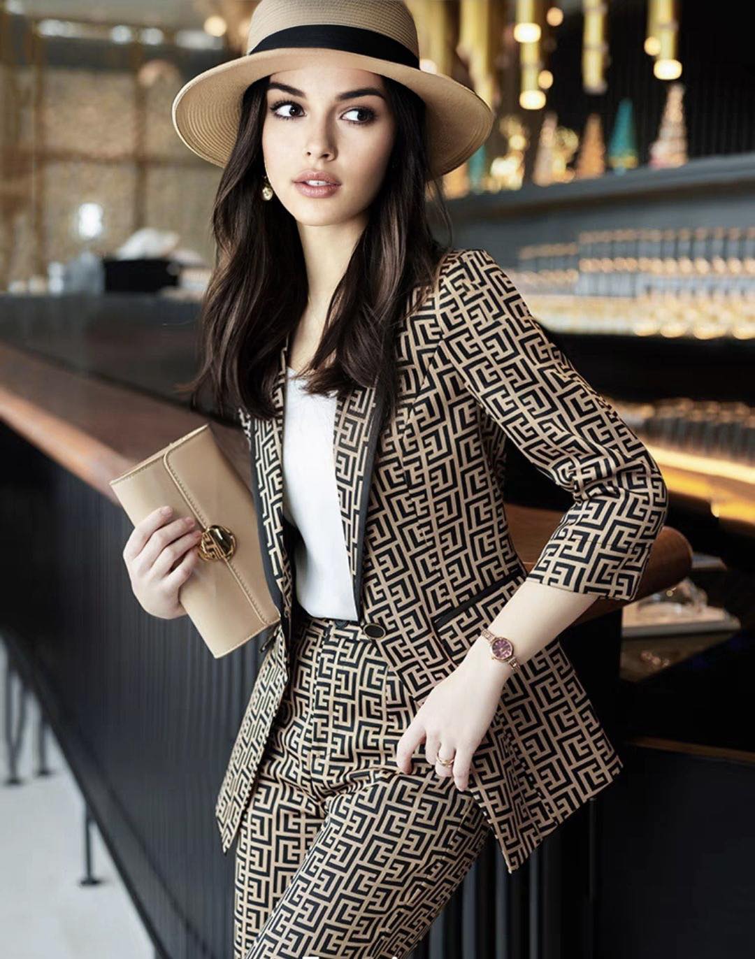 Tailleur Modello SHAIL tutte le taglie disponibili dalla 36 alla 60, Made in Italy