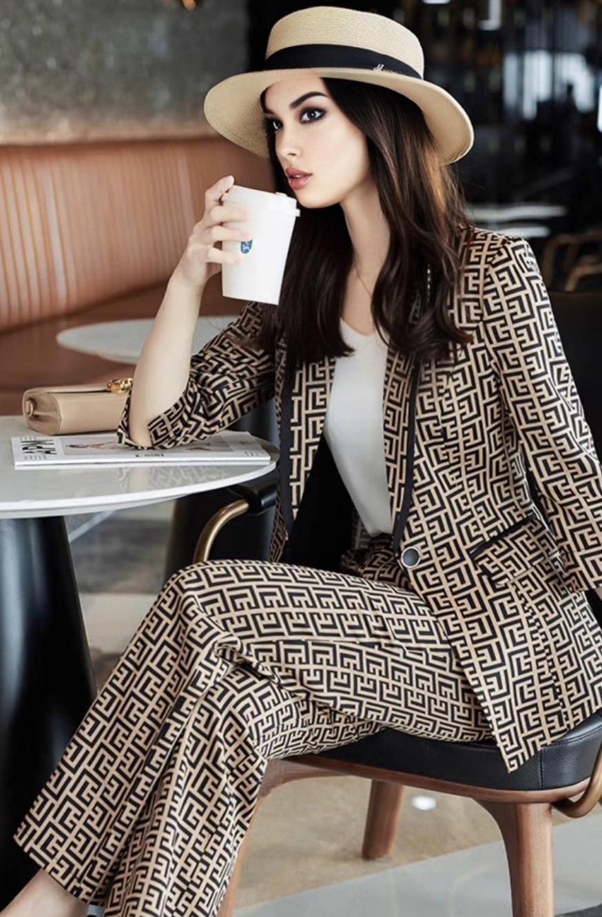Tailleur Modello SHAIL tutte le taglie disponibili dalla 36 alla 60, Made in Italy