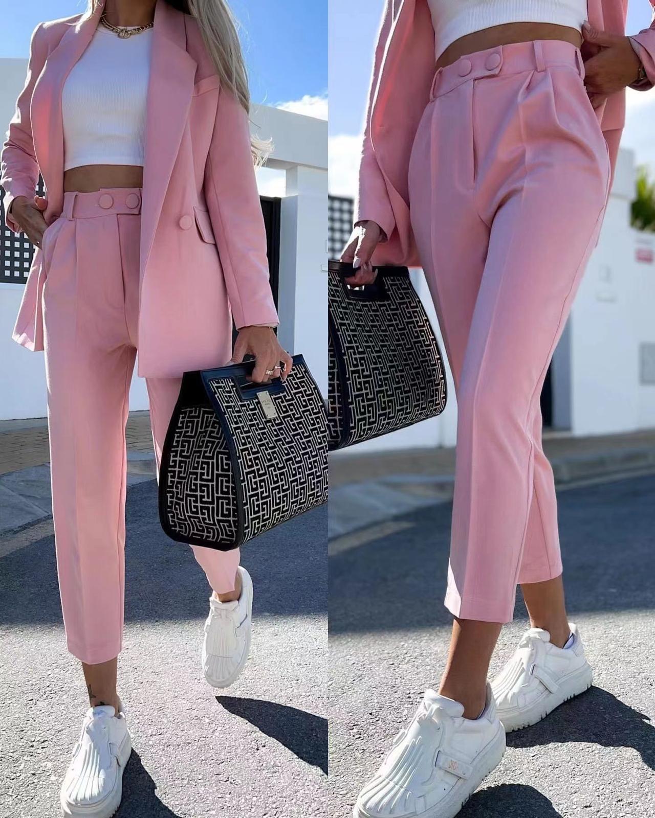 Tailleur Elegance Comfort – Stile raffinato e comodità per ogni occasione