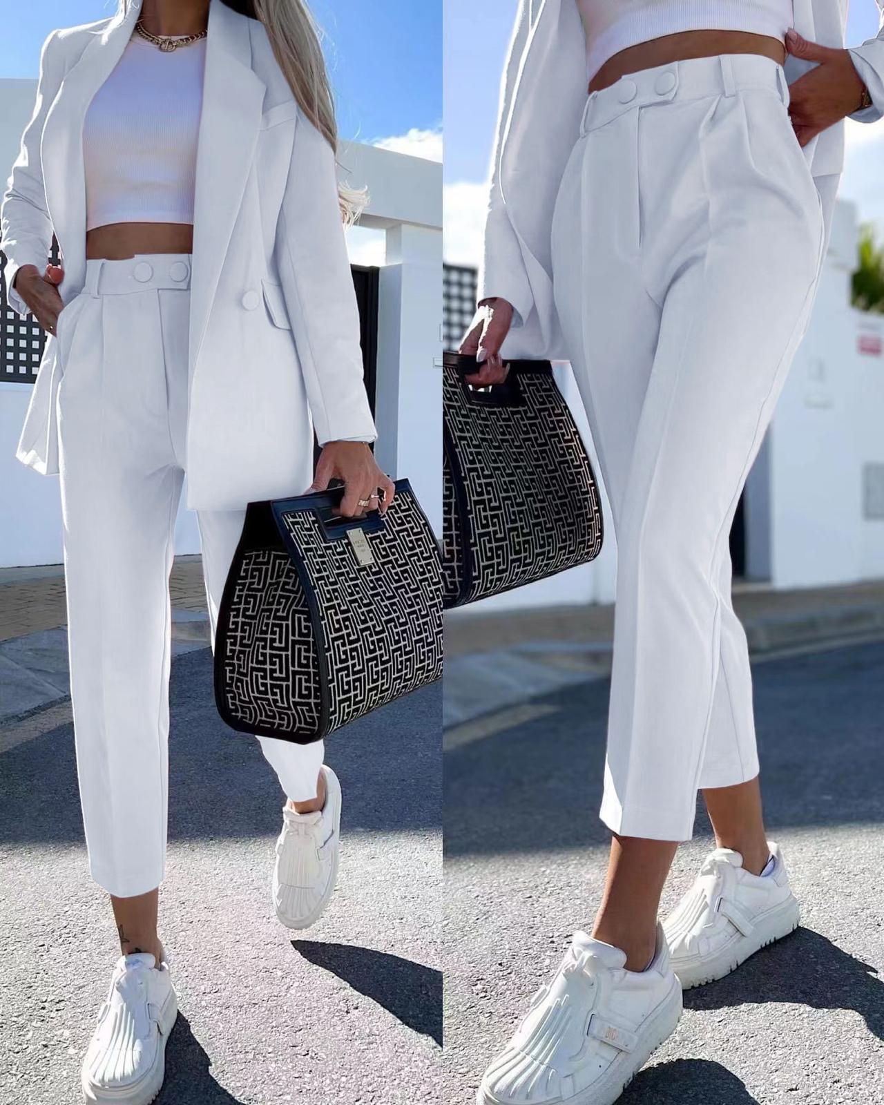 Tailleur Elegance Comfort – Stile raffinato e comodità per ogni occasione