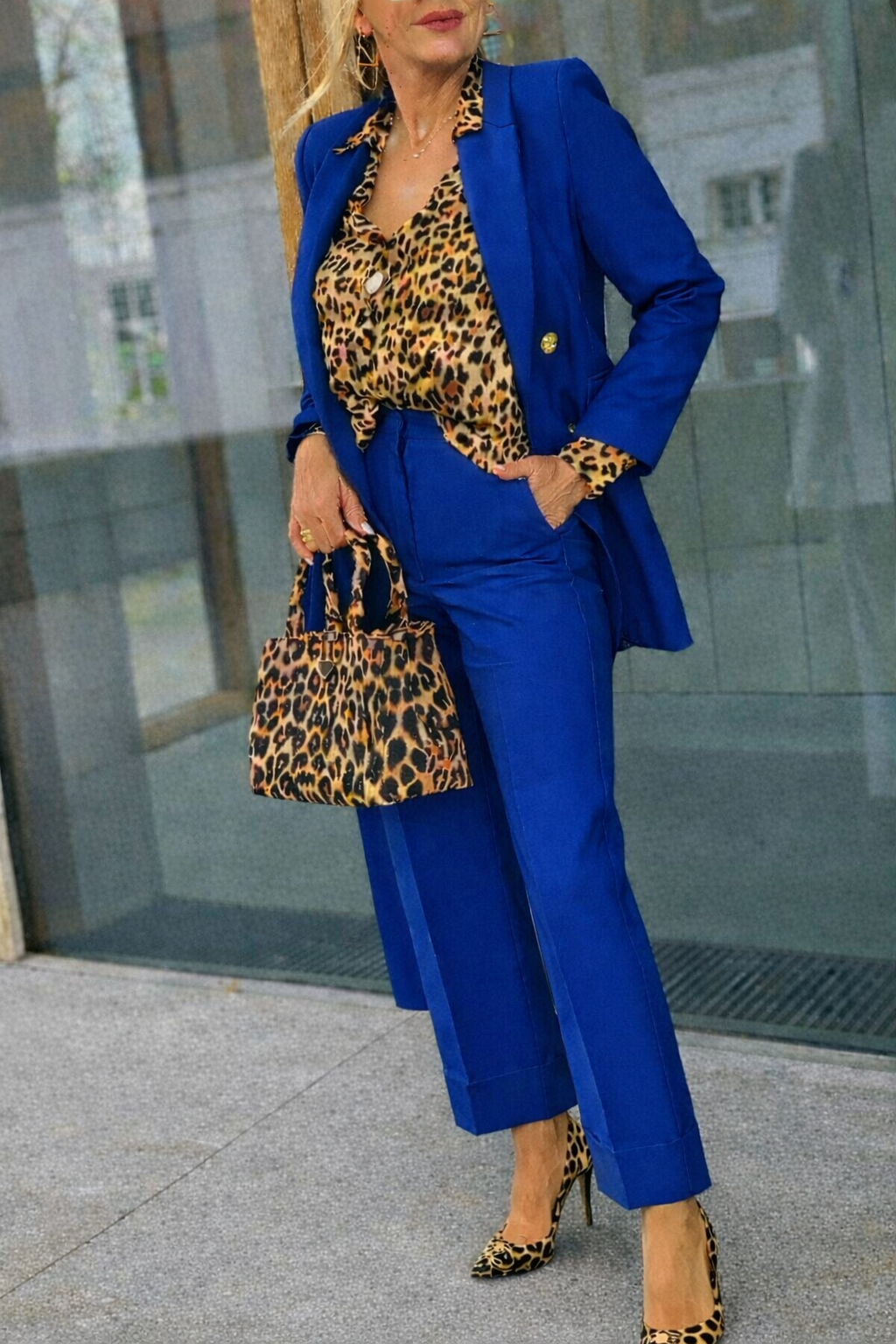 Fantastico Tailleur Con Camicia in omaggio tutte le taglie disponibili.
