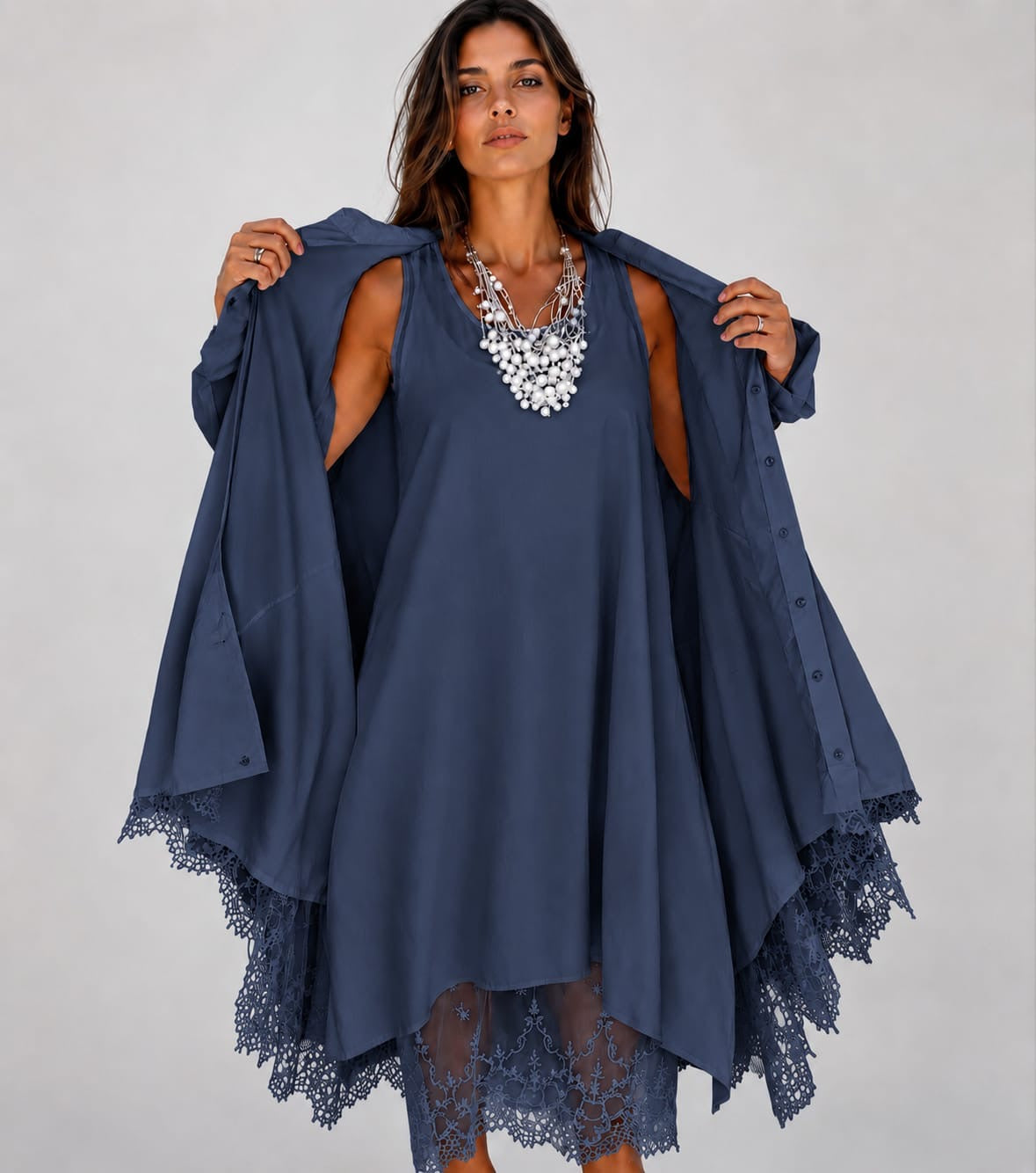 Coordinato Chic Due Pezzi  con Abito Smanicato e Camicia Oversize in Pizzo