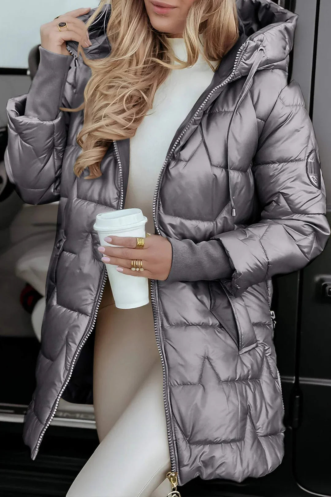 Piumino Lungo Trapuntato Donna con Cappuccio – Elegante, Caldo e Slim Fit | Collezione Inverno