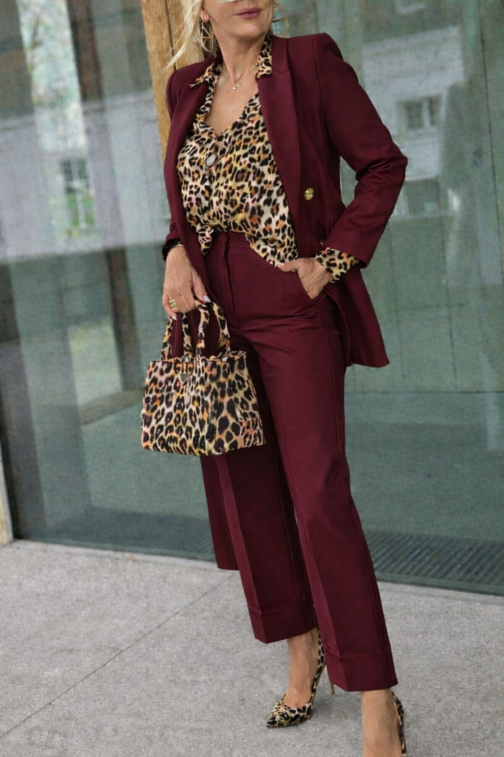 Fantastico Tailleur Con Camicia in omaggio tutte le taglie disponibili.