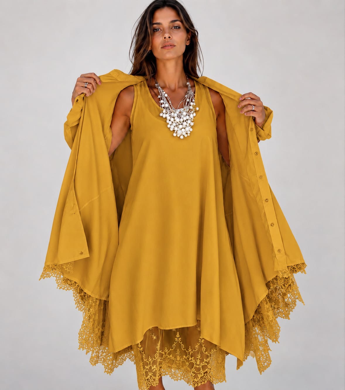 Coordinato Chic Due Pezzi  con Abito Smanicato e Camicia Oversize in Pizzo