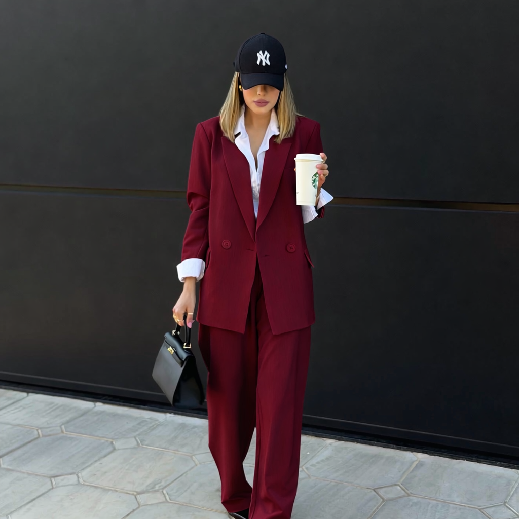 Tailleur elegante, dallo stile moderno e pulito, Made in Italy 🇮🇹