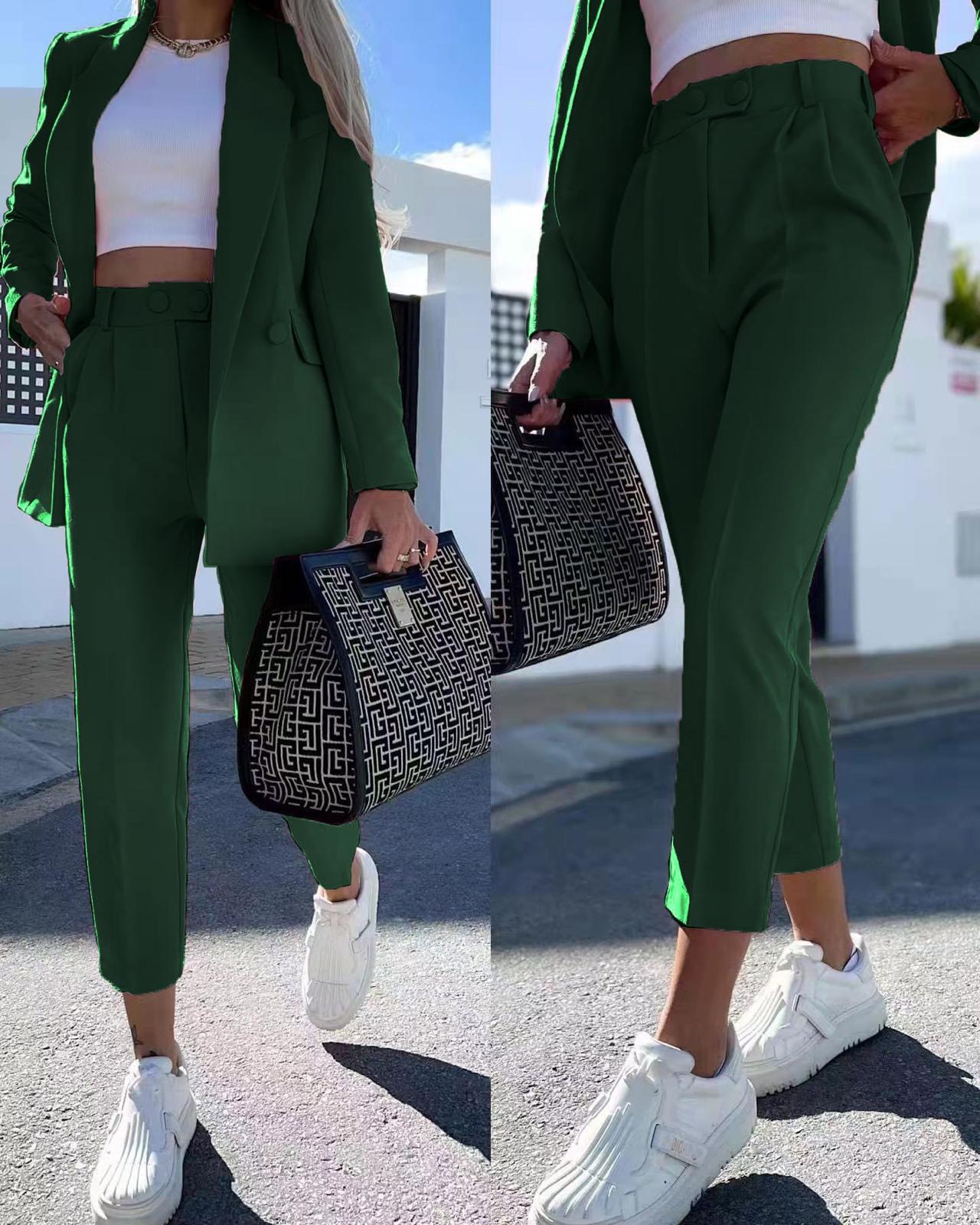 Tailleur Elegance Comfort – Stile raffinato e comodità per ogni occasione