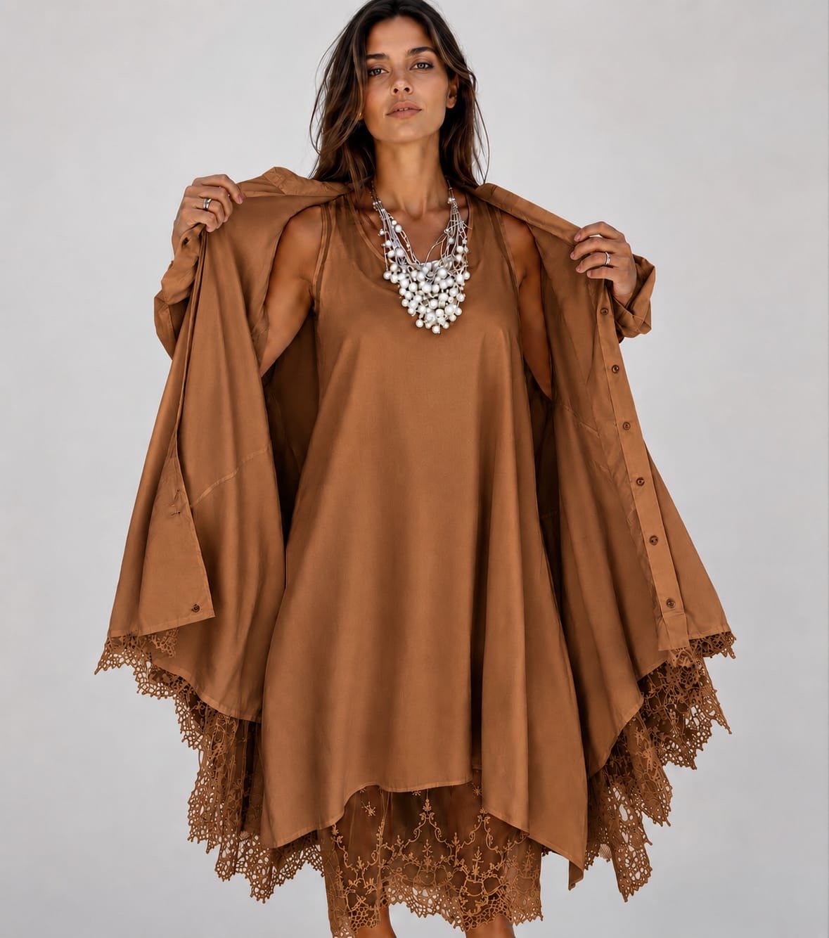 Coordinato Chic Due Pezzi  con Abito Smanicato e Camicia Oversize in Pizzo
