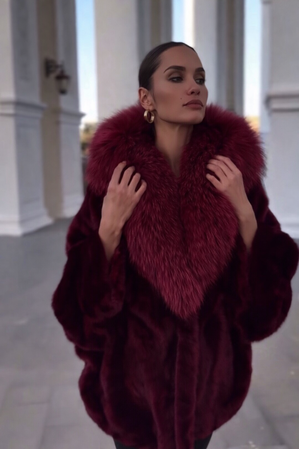 Pelliccia Donna Eco-Fur Marrone con Collo Voluminoso – Elegante & Calda
