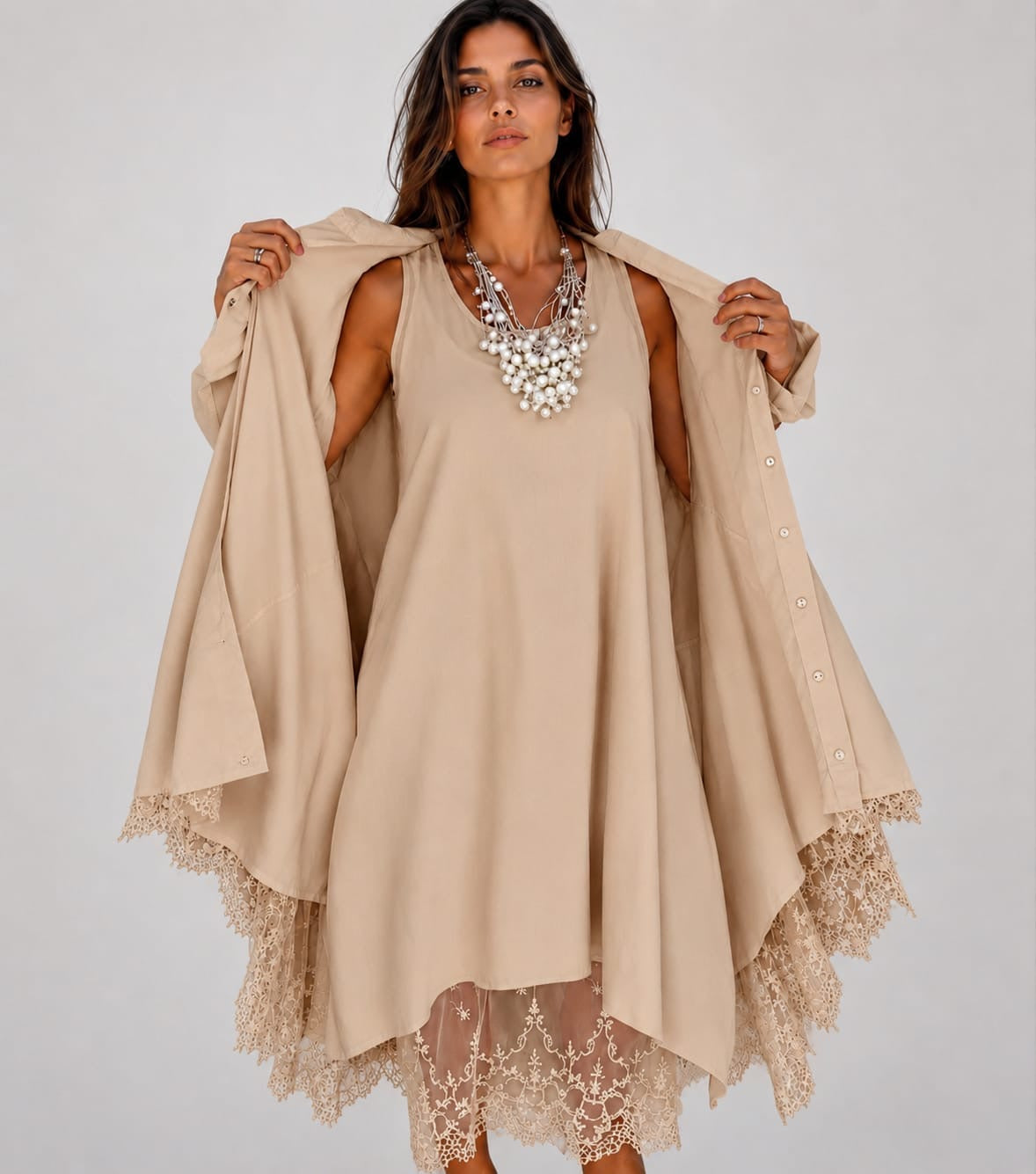 Coordinato Chic Due Pezzi  con Abito Smanicato e Camicia Oversize in Pizzo