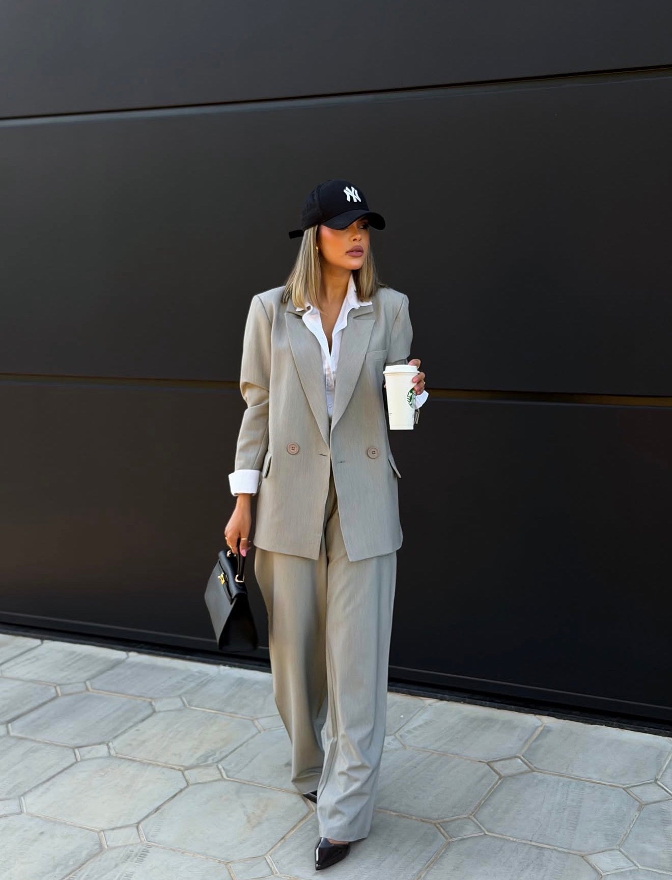 Tailleur elegante, dallo stile moderno e pulito, Made in Italy 🇮🇹