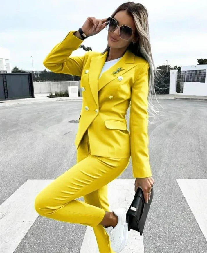 Tailleur Modello Bottoni tutte le taglie disponibili dalle 36 alla 60, vestibilità regolare