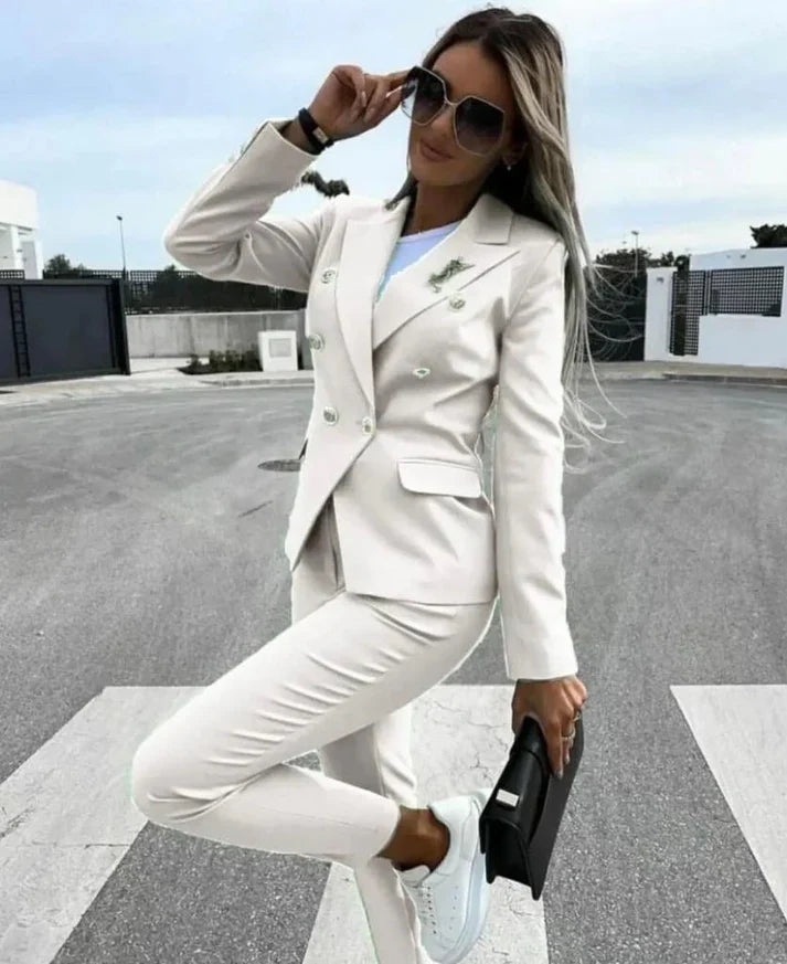 Tailleur Modello Bottoni tutte le taglie disponibili dalle 36 alla 60, vestibilità regolare