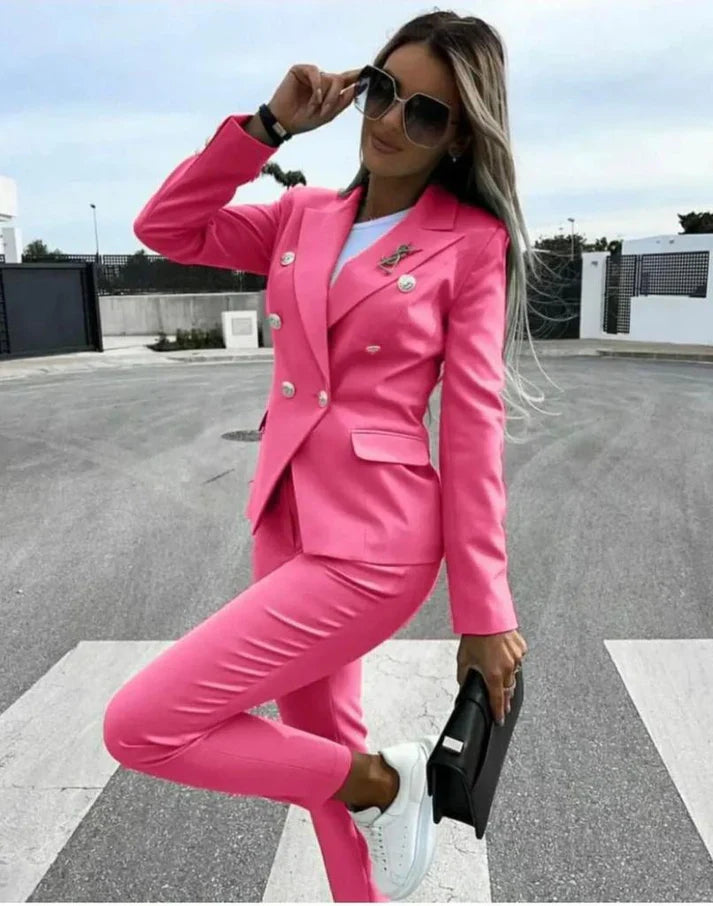 Tailleur Modello Bottoni tutte le taglie disponibili dalle 36 alla 60, vestibilità regolare
