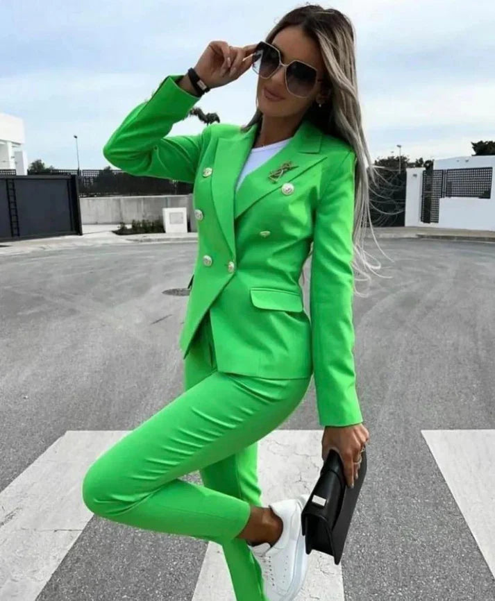 Tailleur Modello Bottoni tutte le taglie disponibili dalle 36 alla 60, vestibilità regolare