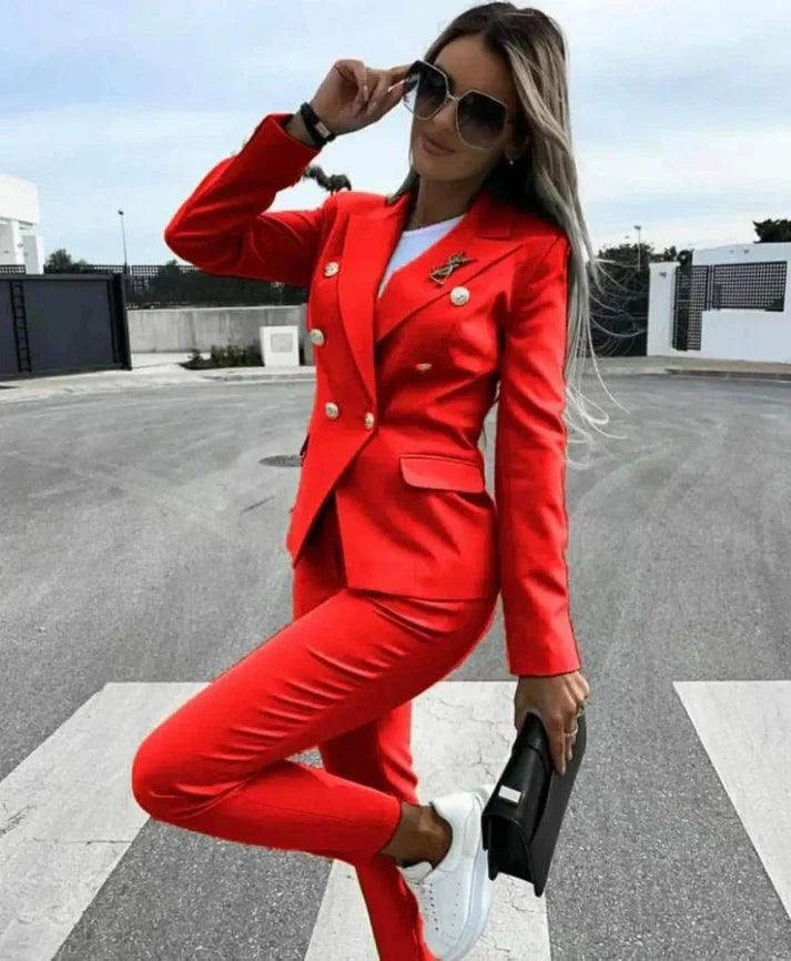 Tailleur Modello Bottoni tutte le taglie disponibili dalle 36 alla 60, vestibilità regolare